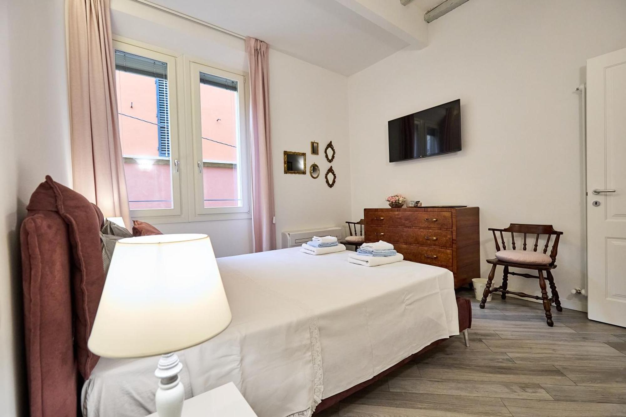 La Torre Lunga -Smart Working- 150 M Dalle-From Due Torri-Two Towers Болонья Екстер'єр фото